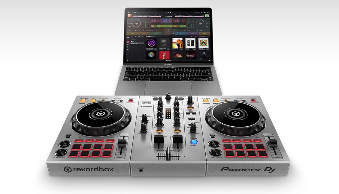 Pioneer DJ's DDJ-400-S using Algoriddim djay Pro and Spotify